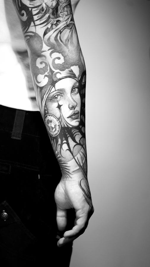 Sleeve bis zur Hand mit Frauenporträt in Schwarz und Grau